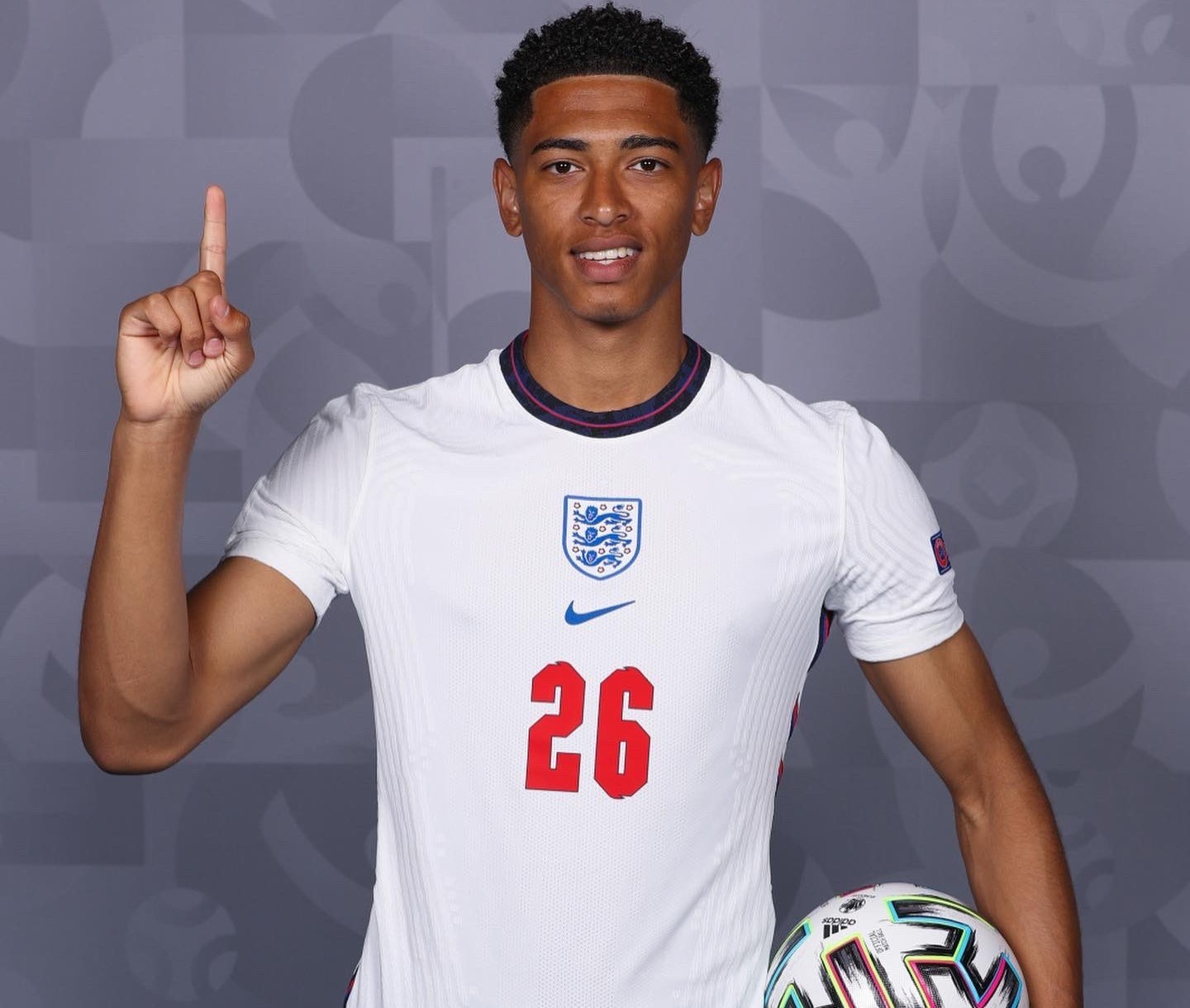 欧冠：巴黎2-1战胜曼联（欧冠战报：巴黎2比1力克曼联）