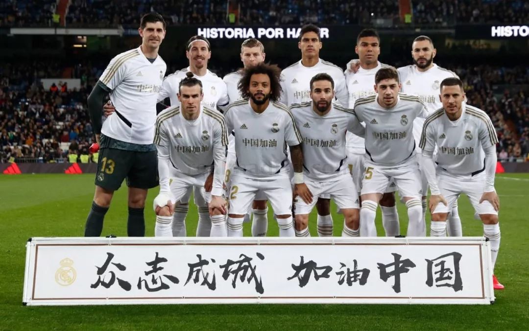 利物浦本赛季状态低迷，引援失误和阵容问题导致萨拉赫被冷宫，球队内部矛盾加剧。（利物浦赛季表现不佳：引援不当、阵容失衡致萨拉赫遭雪藏，队内矛盾升级）