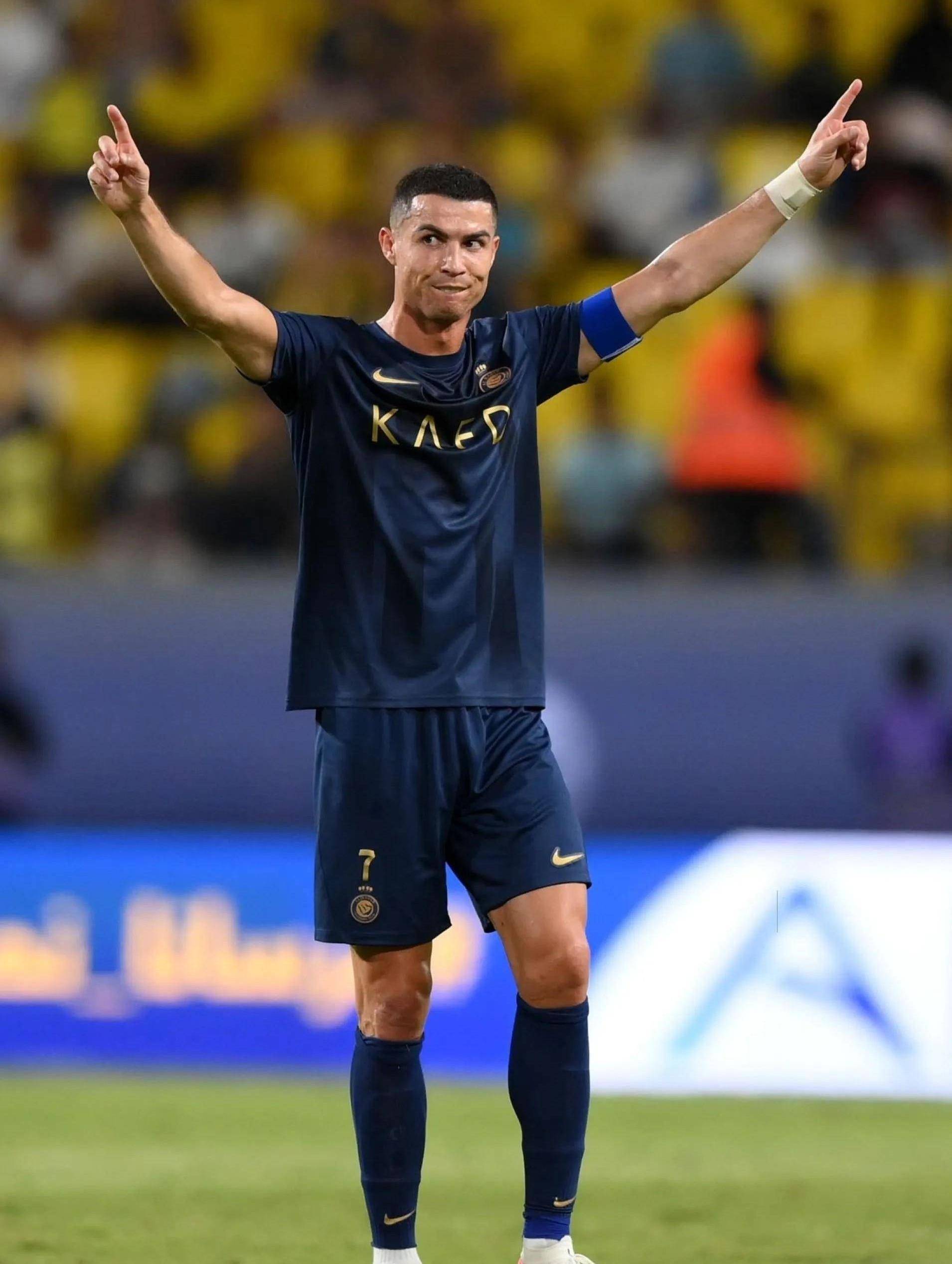 弗赖堡门将阿图博卢：诺伊尔是最伟大门将，他改变了这项运动（弗赖堡门将阿图博卢：诺伊尔是史上最佳门将，重塑了这项运动）