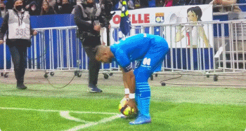 莫德里奇发文庆祝米兰大逆转（莫德里奇社媒发文祝贺米兰上演大逆转）