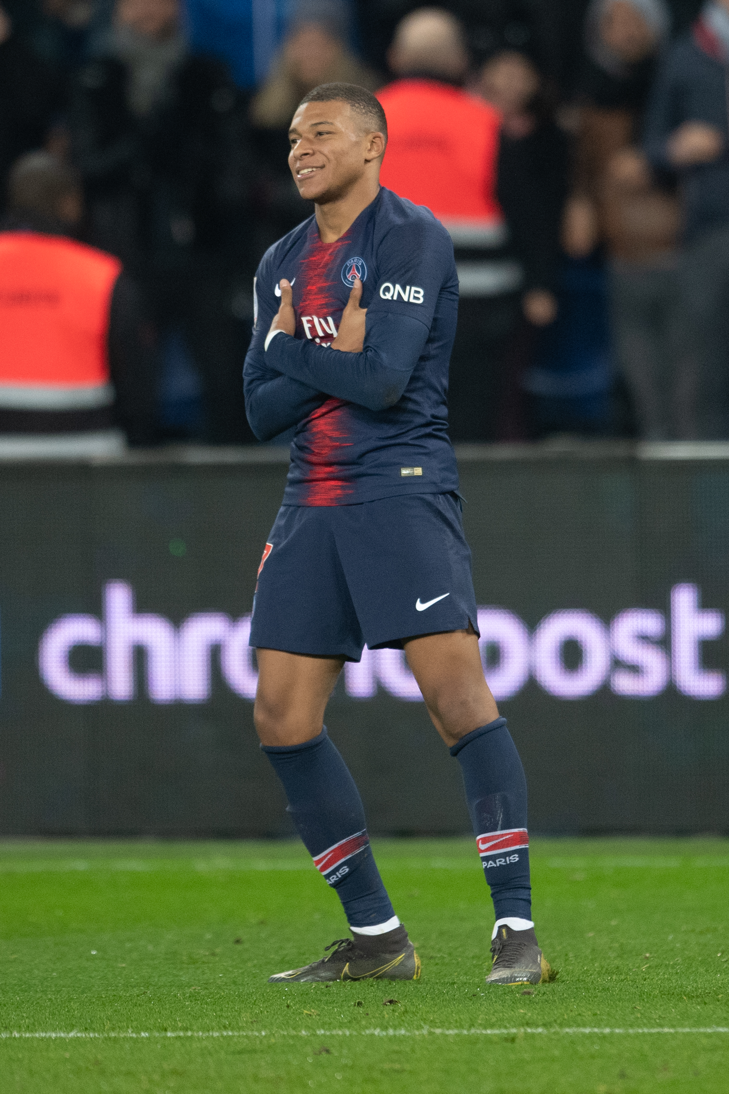 记者：皇马考虑请齐达内回来救火至赛季结束（曝皇马考虑邀齐达内回归救火至赛季末）