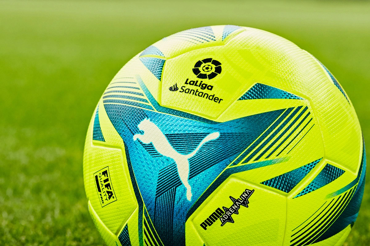 足球国足新星连续两轮破门，迅速走红（国足新秀两轮连破门，火速走红）