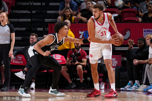 灰熊112-107击败快船，伦纳德39分哈登23分难救主（灰熊112-107力克快船，伦纳德39分哈登23分无力回天）