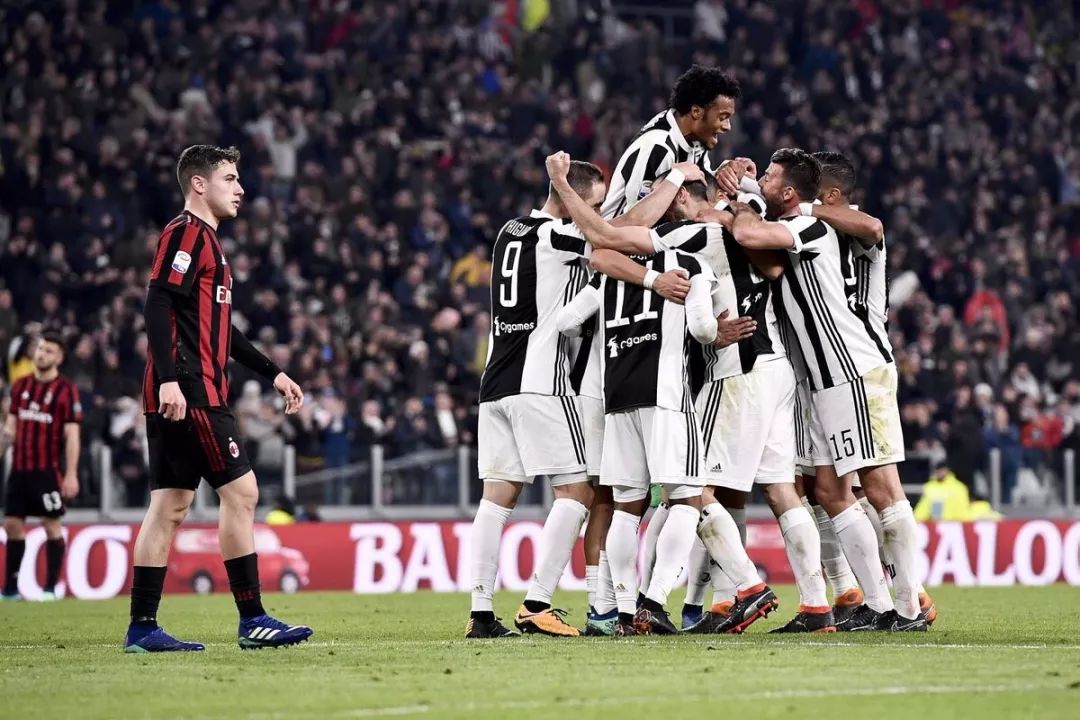 比利亚雷亚尔欧冠六场1平5负排倒数第二，但在西甲暂列第三位（比利亚雷亚尔欧冠6战1平5负仅列倒数第二，西甲积分榜却暂居第三）