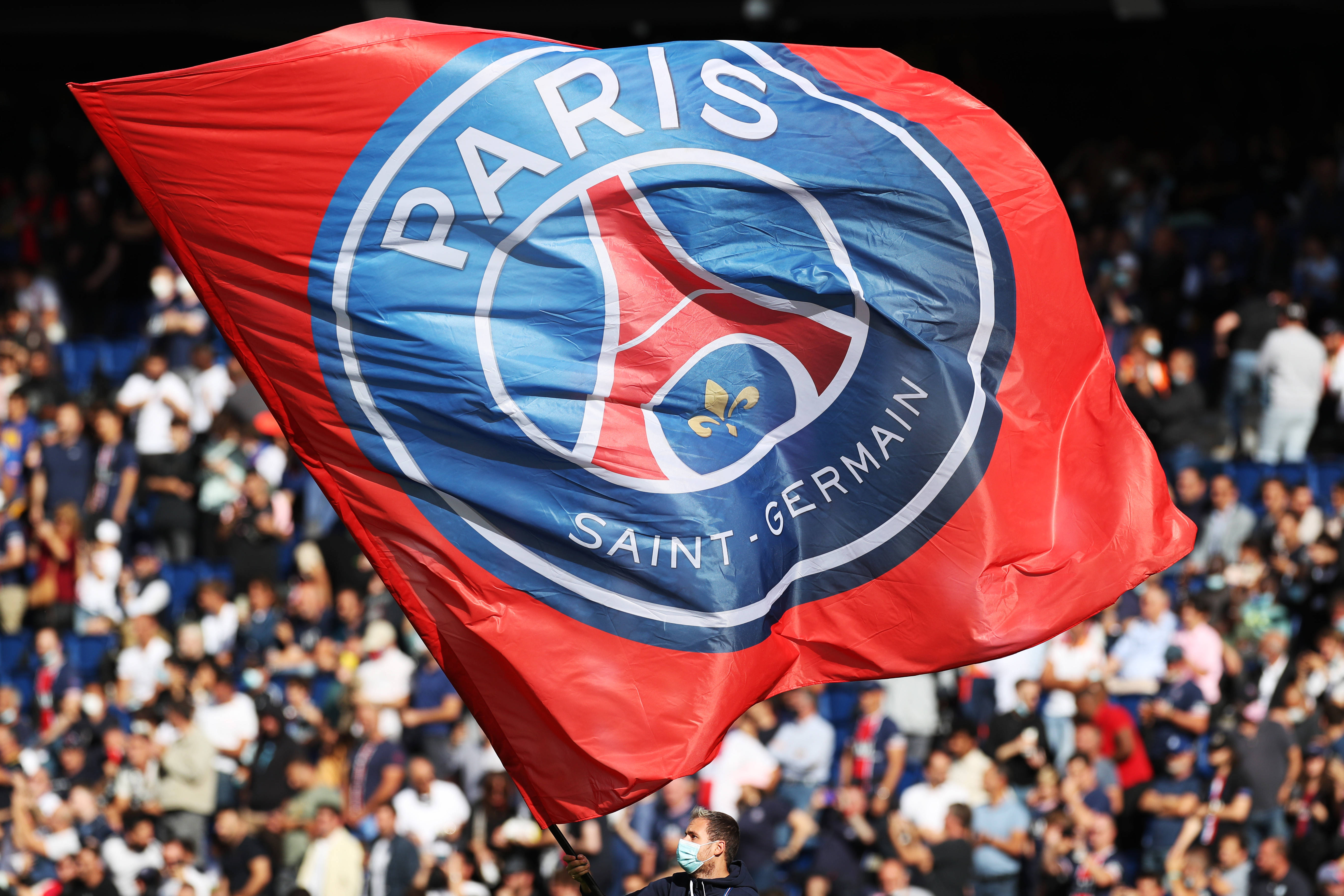 波尔图官方：对裁判管理模式深表关切，足协应立即采取措施（波尔图官方：强烈关注裁判管理现状，敦促足协立刻采取行动）