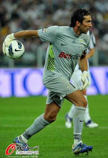 传闻：枪手、蓝军、红军、曼联和拜仁与卡马文加联系在一起（多队竞逐卡马文加：枪手、蓝军、红军、曼联与拜仁皆在列）