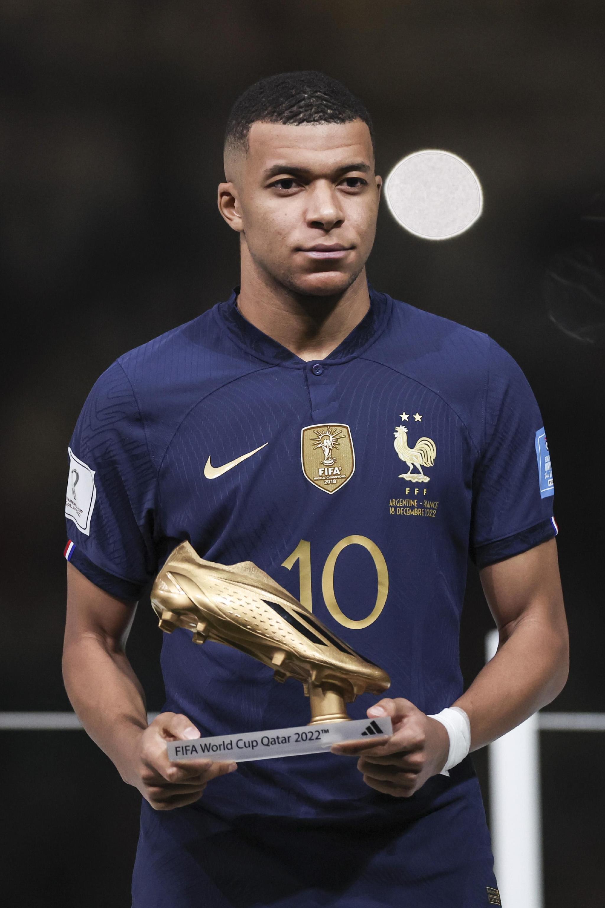 半场战报：亚特兰大1-0佛罗伦萨，德凯特拉雷助攻奥迪隆破僵（半场战报：亚特兰大1-0领先佛罗伦萨，德凯特拉雷助攻奥迪隆先拔头筹）