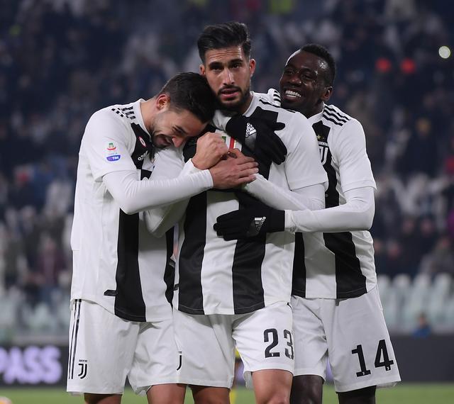 前锋单场两助攻一进球，表现全能（前锋轰一球送两助攻，全能发挥统治全场）